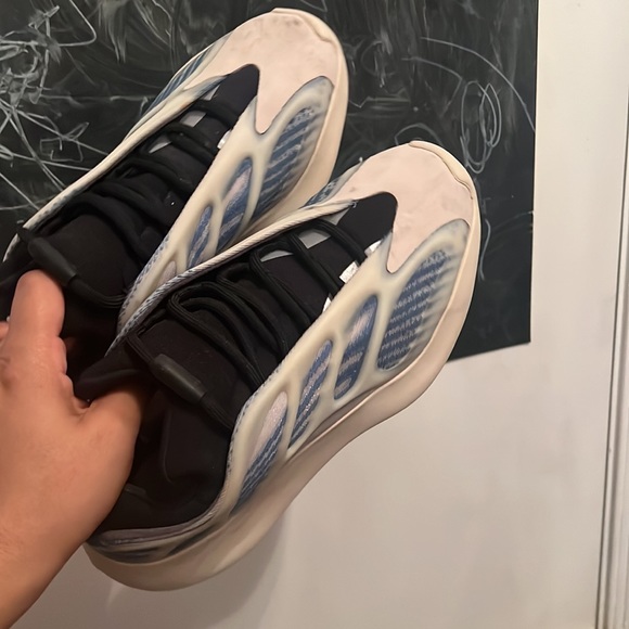 Yeezy - Picture 8 of 9